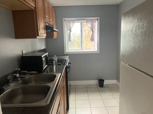 $1,400 | 934 County Street, Unit 3 REAR, Fall River, MA 02723
