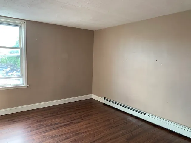 $1,400 | 934 County Street, Unit 3 REAR, Fall River, MA 02723