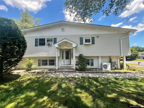 $649,999 | 21 Vailshire Circle, Nanuet, NY 10954