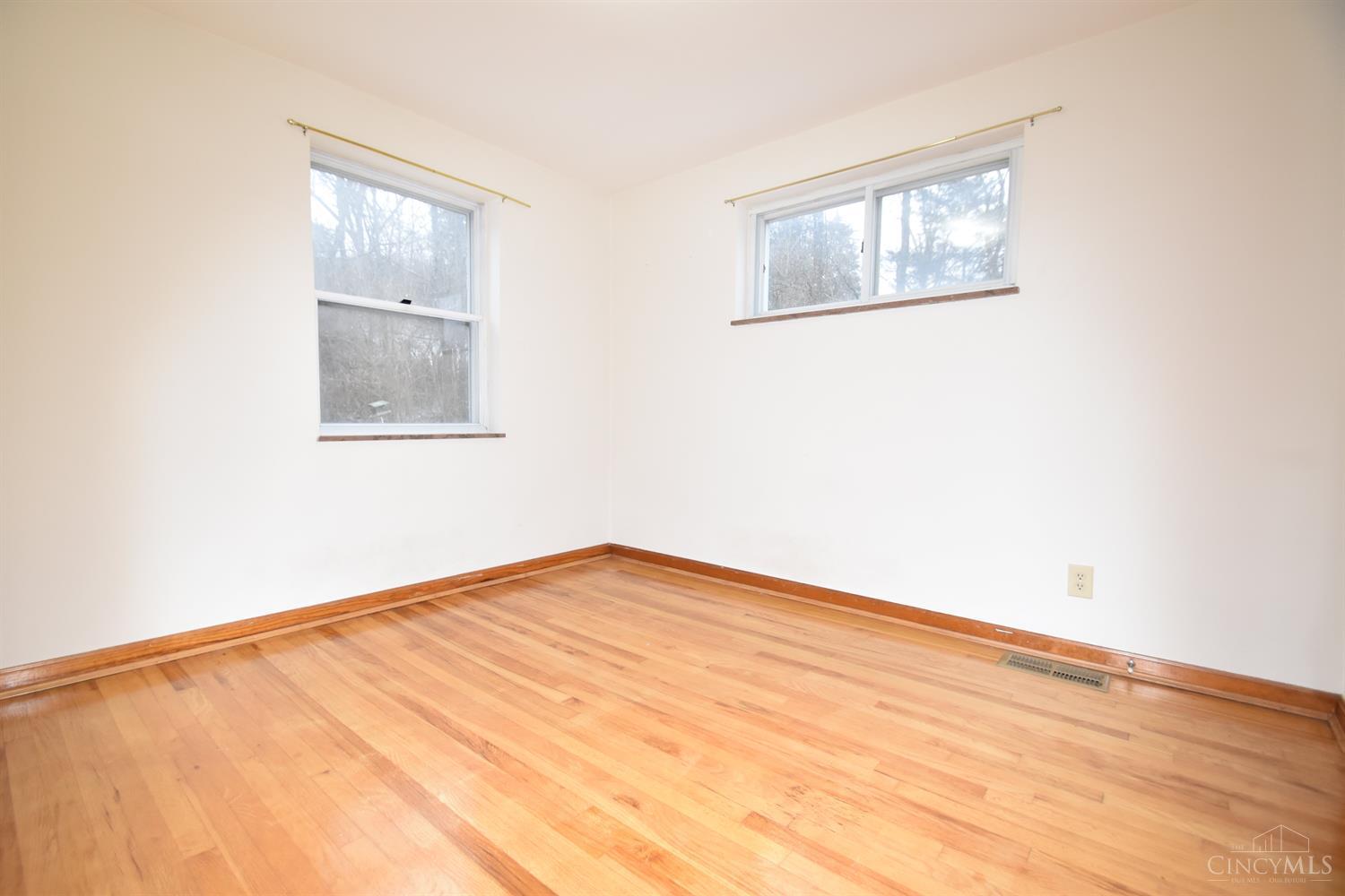 5932 Blue Rock Road Cincinnati, OH 45247 - Photo 9 of 23 Gallery Image 9