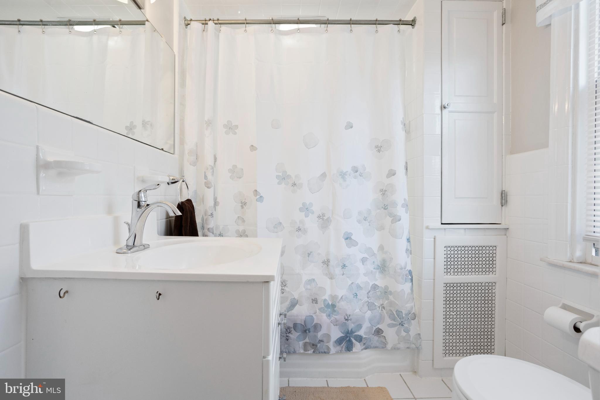 2424 Hollis Road Havertown, PA 19083 - Photo 28 of 35 Full upstairs bath