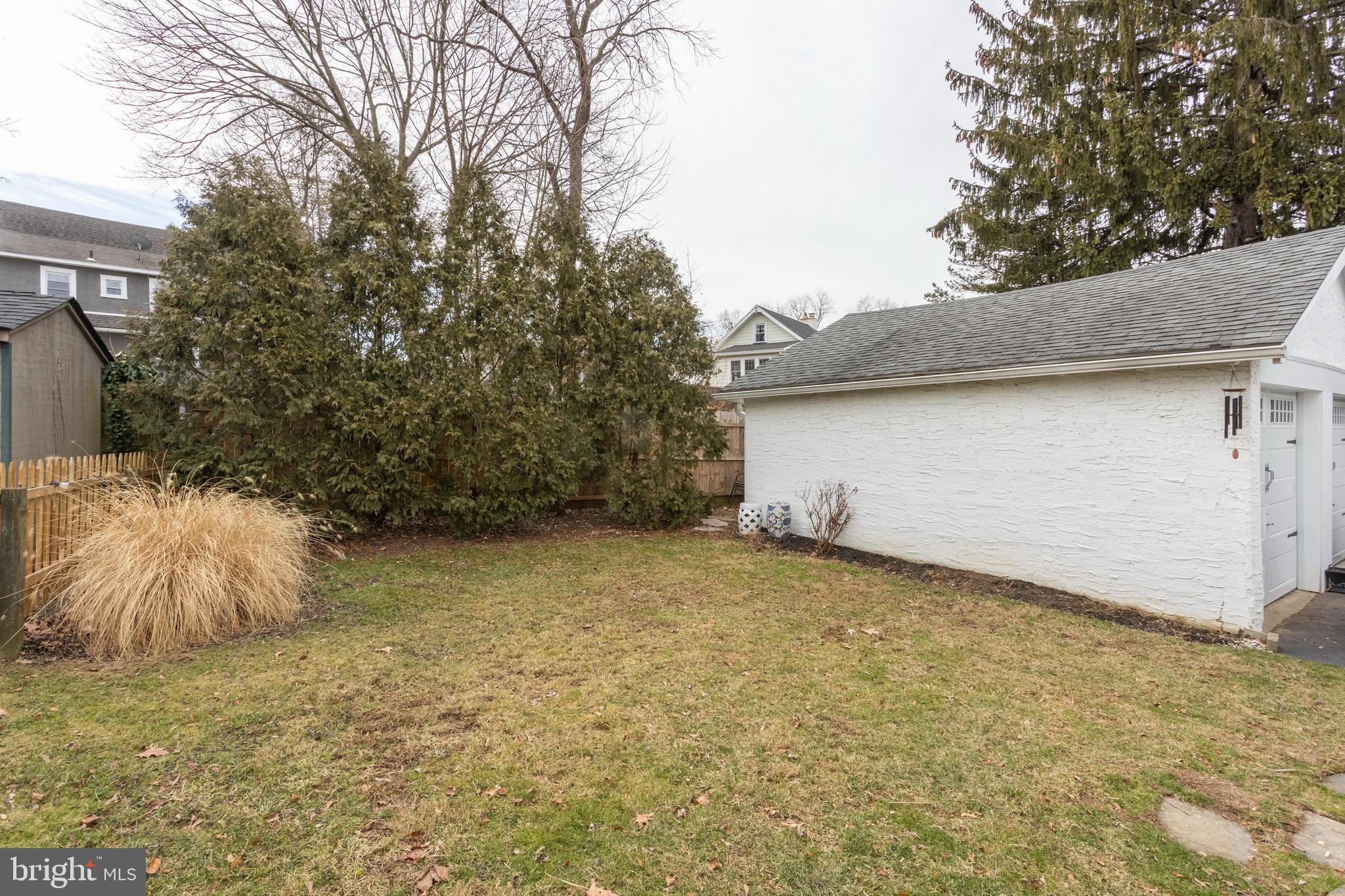 2424 Hollis Road Havertown, PA 19083 - Photo 4 of 35