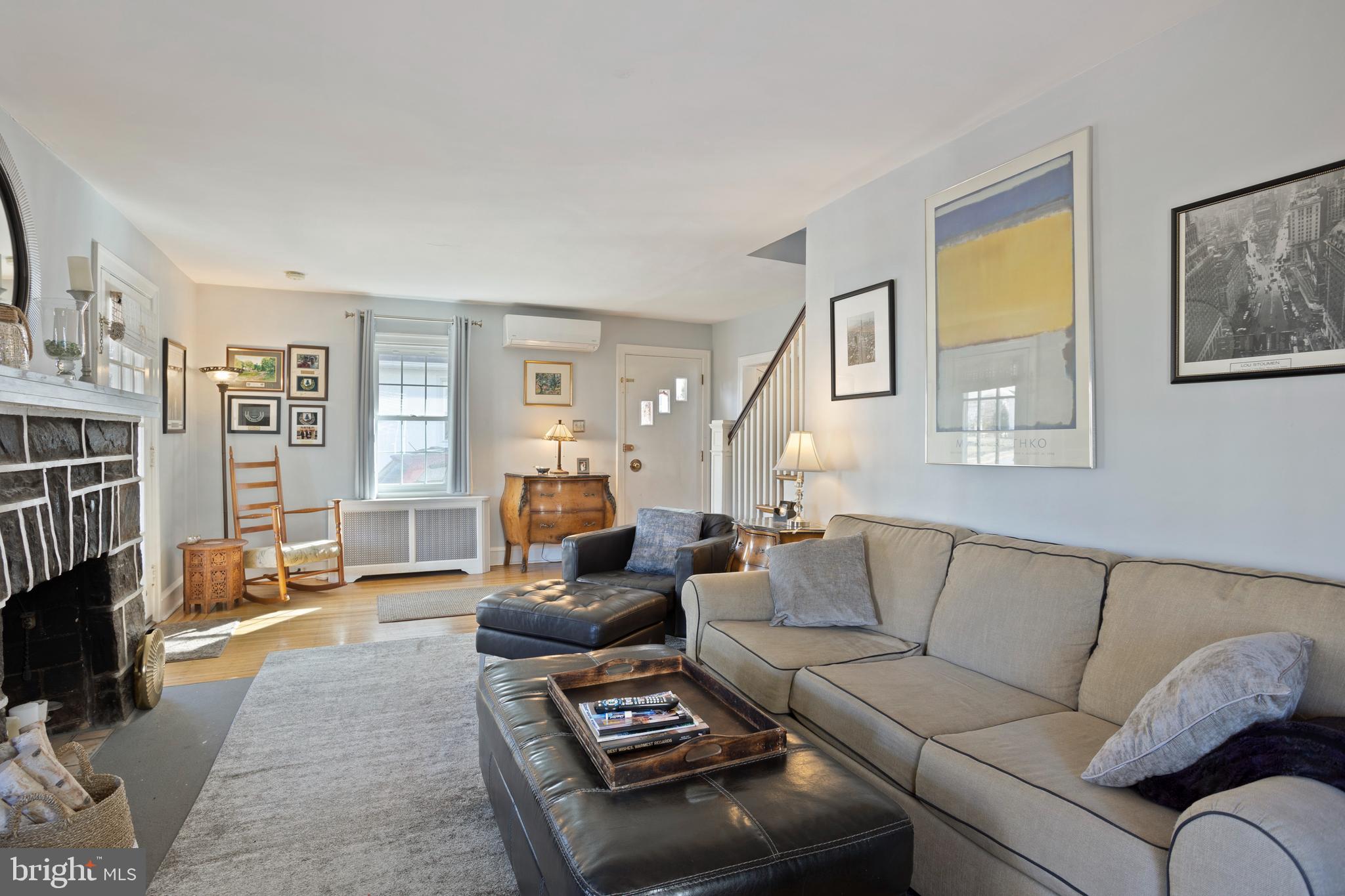 2424 Hollis Road Havertown, PA 19083 - Photo 9 of 35 Living room