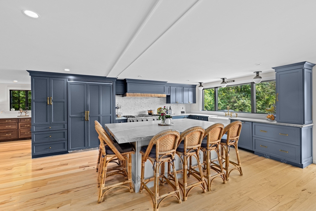 392 South Main Street Cohasset, MA 02025 - Photo 5 of 38
