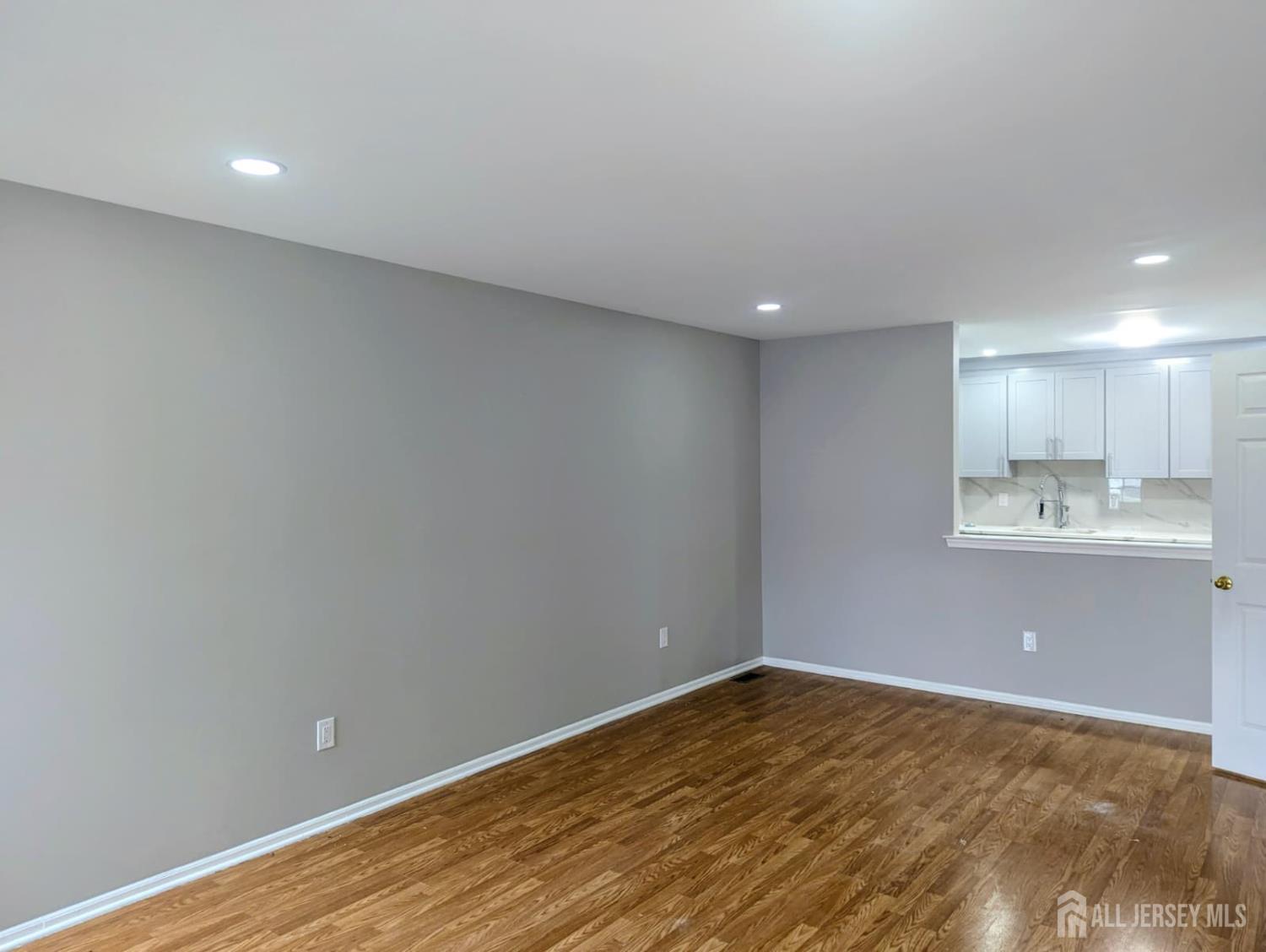 259 Retta Court Piscataway, NJ 08854 - Photo 8 of 21
