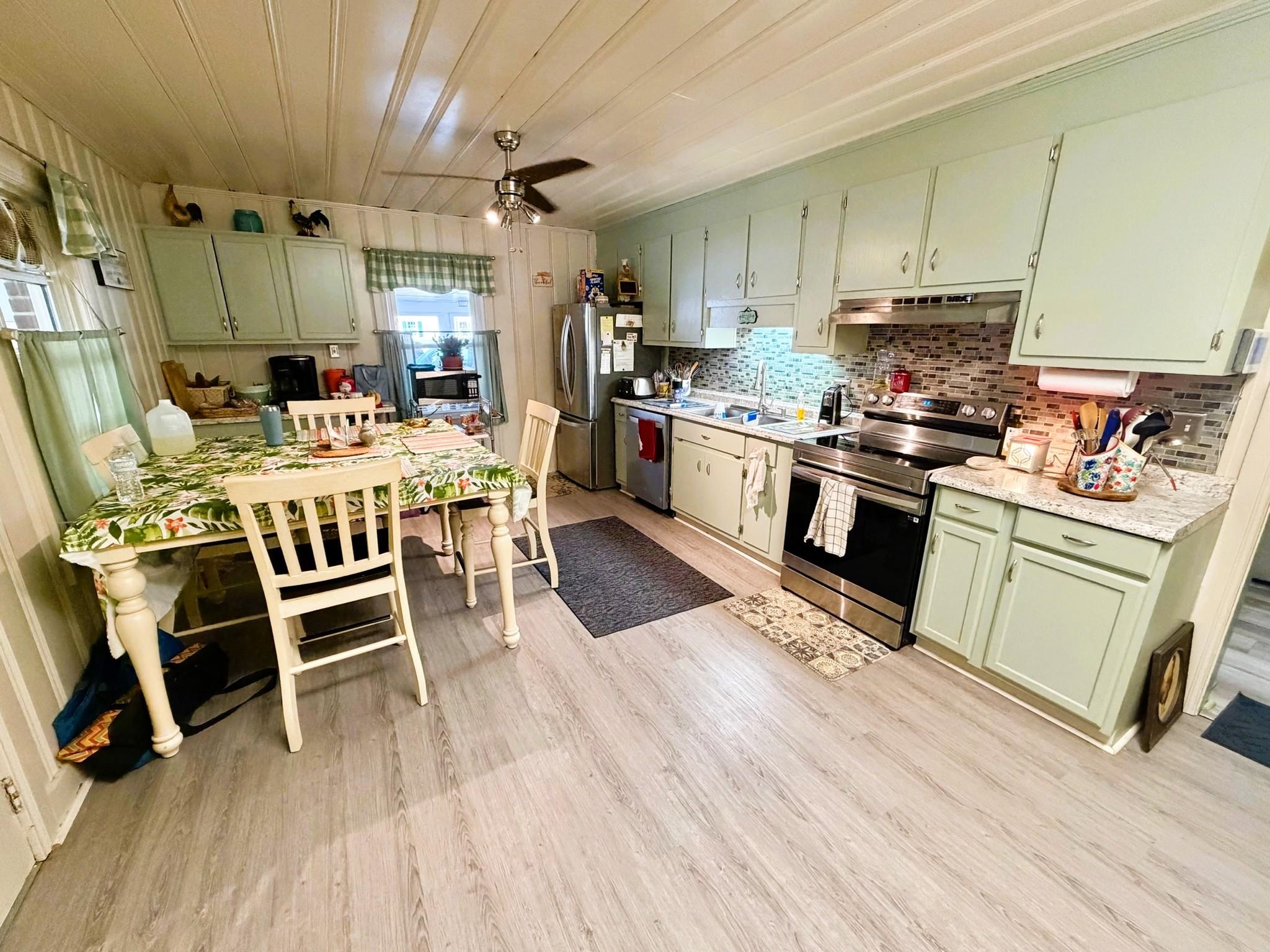 811 Cedar Street Georgetown, SC 29440 - Photo 3 of 49
