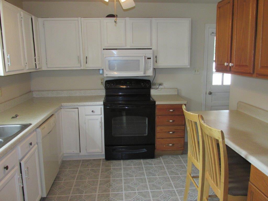 5207 Hearthstone Road Roanoke, VA 24012 - Photo 2 of 18 IMG_3018