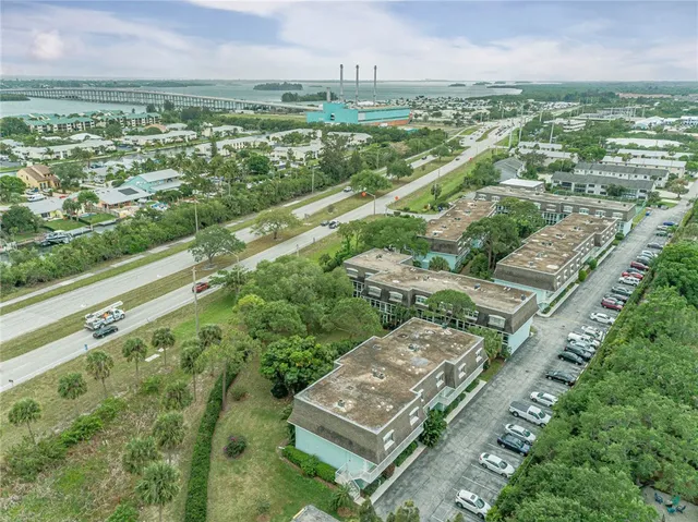 $179,000 | 1901 Indian River Boulevard, Unit 206, Vero Beach, FL 32960