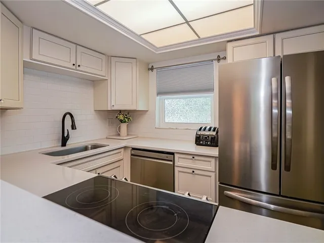 $179,000 | 1901 Indian River Boulevard, Unit 206, Vero Beach, FL 32960