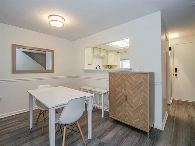 $179,000 | 1901 Indian River Boulevard, Unit 206, Vero Beach, FL 32960