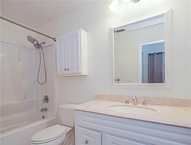 $179,000 | 1901 Indian River Boulevard, Unit 206, Vero Beach, FL 32960