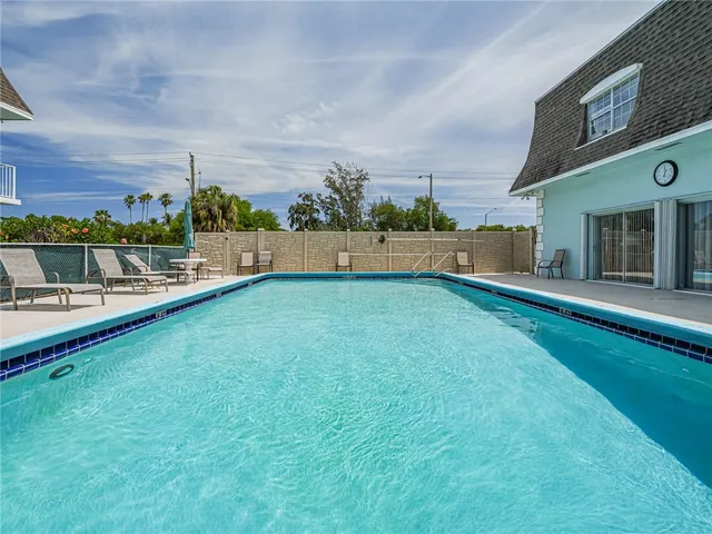 $179,000 | 1901 Indian River Boulevard, Unit 206, Vero Beach, FL 32960