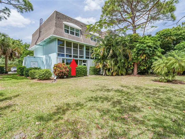 $179,000 | 1901 Indian River Boulevard, Unit 206, Vero Beach, FL 32960