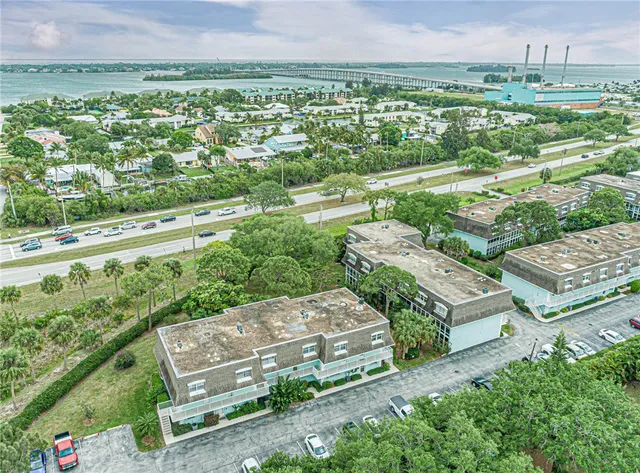 $179,000 | 1901 Indian River Boulevard, Unit 206, Vero Beach, FL 32960