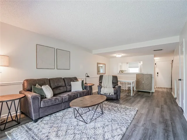 $179,000 | 1901 Indian River Boulevard, Unit 206, Vero Beach, FL 32960