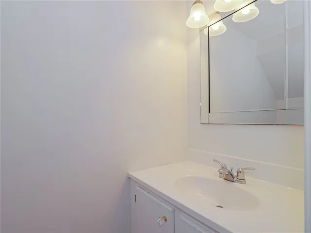 $179,000 | 1901 Indian River Boulevard, Unit 206, Vero Beach, FL 32960