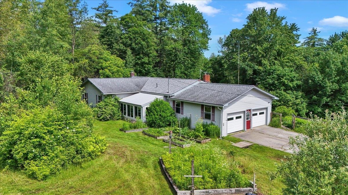 204 Lawrence Road Richmond, VT 05477 - Photo 1 of 60