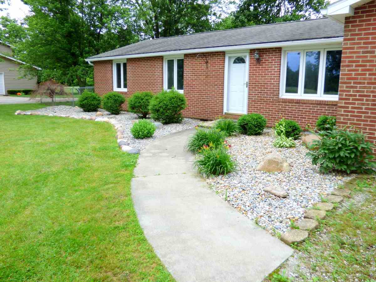 14423 Winters Road Roanoke, IN 46783 - Photo 2 of 29