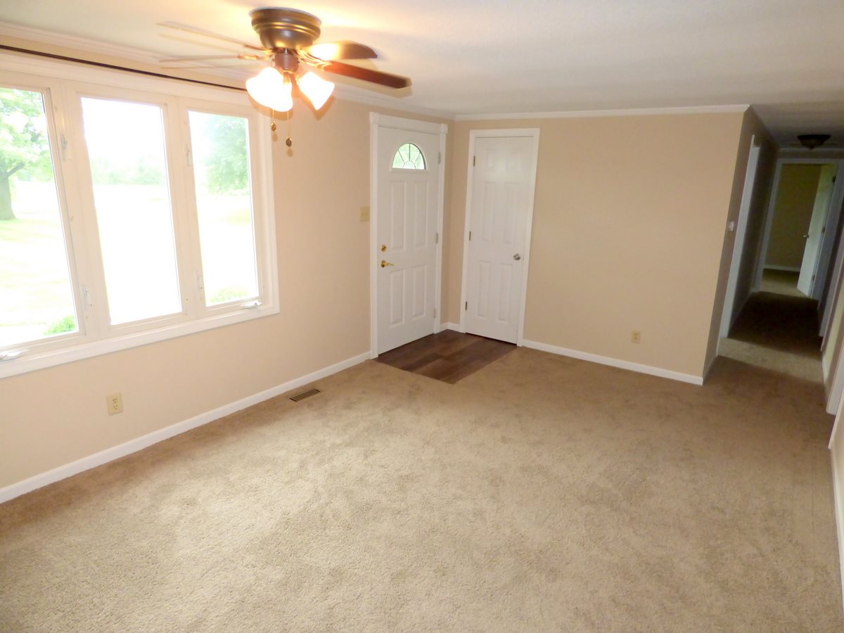 14423 Winters Road Roanoke, IN 46783 - Photo 3 of 29