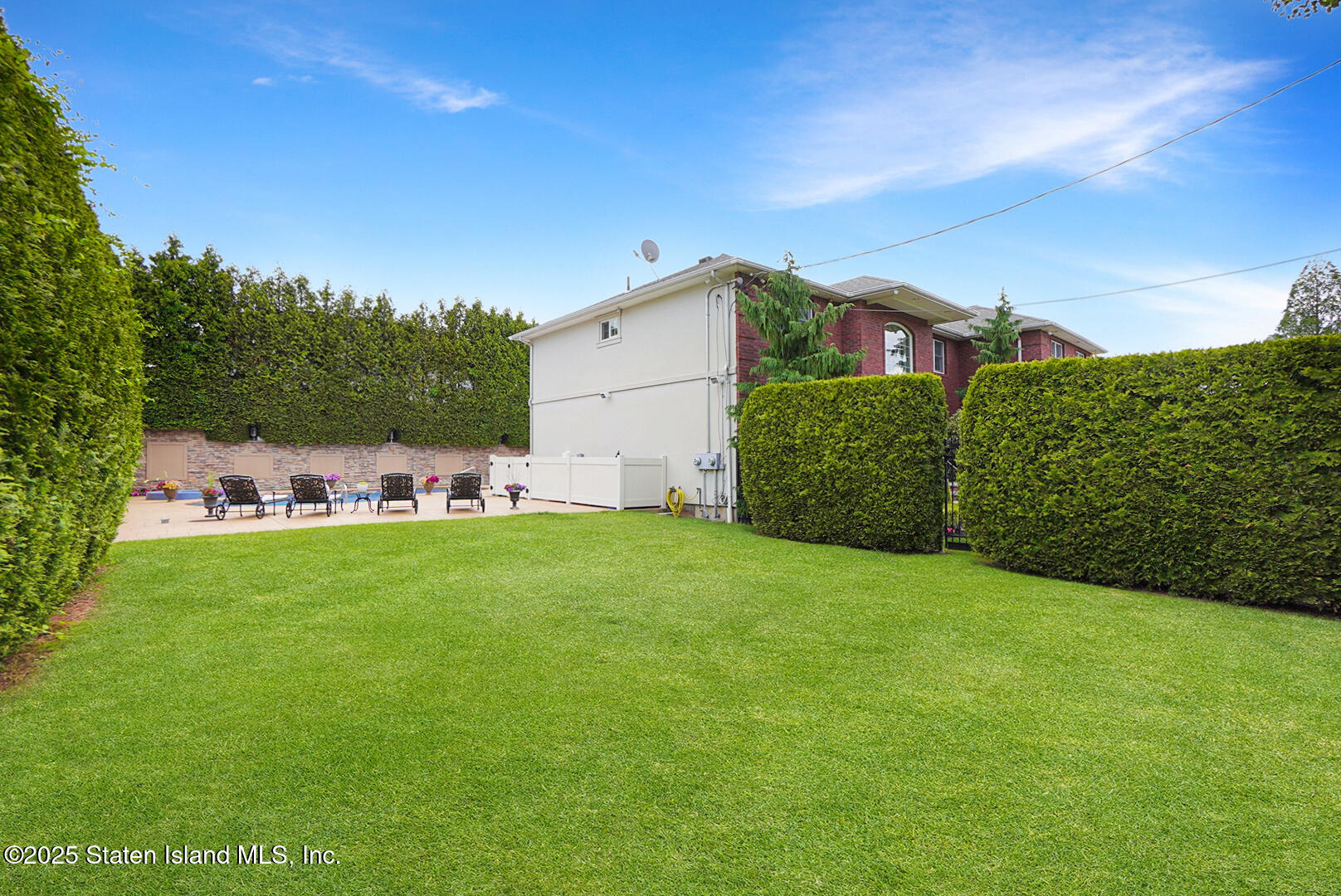 62 Ruxton Avenue Staten Island, NY 10312 - Photo 66 of 71 a view of a backyard
