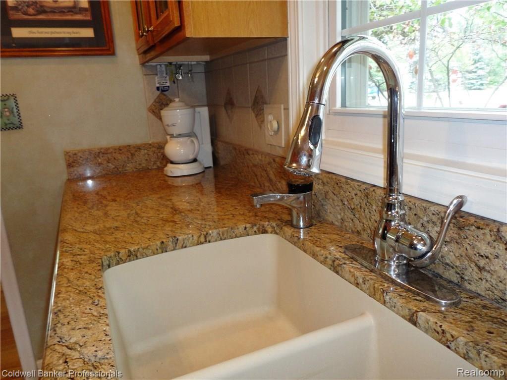 1796 East Maple Road Birmingham, MI 48009 - Photo 10 of 27 DSC04042 (2).JPG