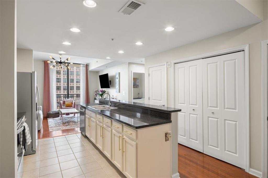 3040 Peachtree Road Northwest, Unit 702 Atlanta, GA 30305 - Photo 9 of 32