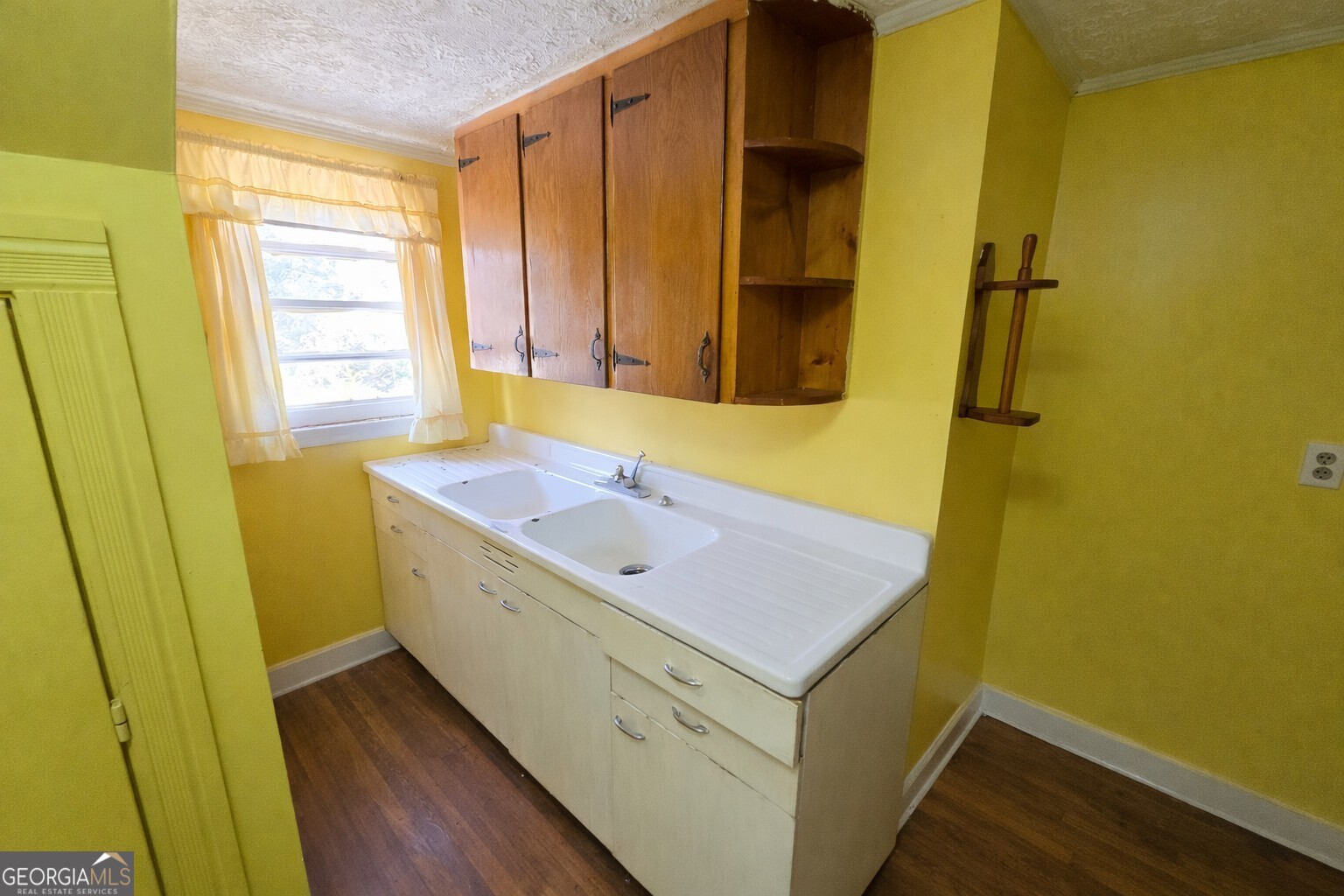 414 Wedowee Street Bowdon, GA 30108 - Photo 20 of 23 a bathroom with a tub sink and a mirror