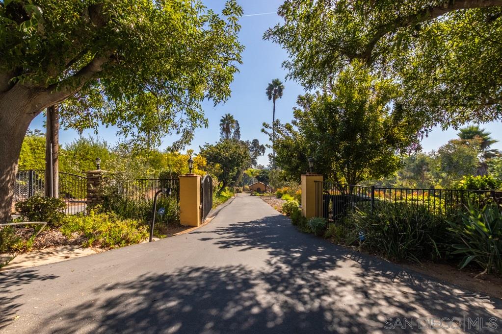 244 Rancho Camino Fallbrook, CA 92028 - Photo 3 of 25