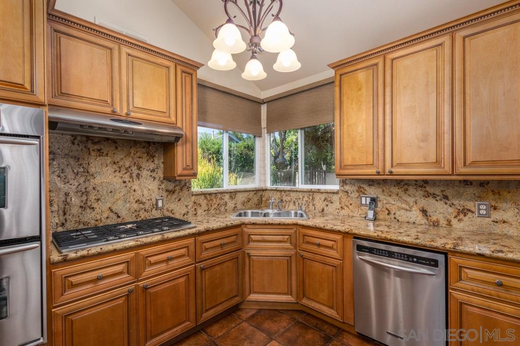 244 Rancho Camino Fallbrook, CA 92028 - Photo 5 of 25