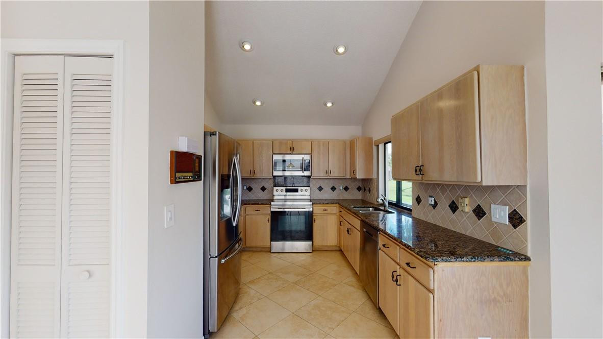 22161 Crofton Court Boca Raton, FL 33428 - Photo 14 of 67 Photo 14