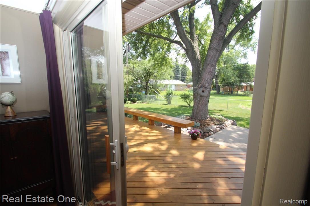 28388 Westerleigh Road Farmington, MI 48334 - Photo 8 of 41 IMG_9263.JPG