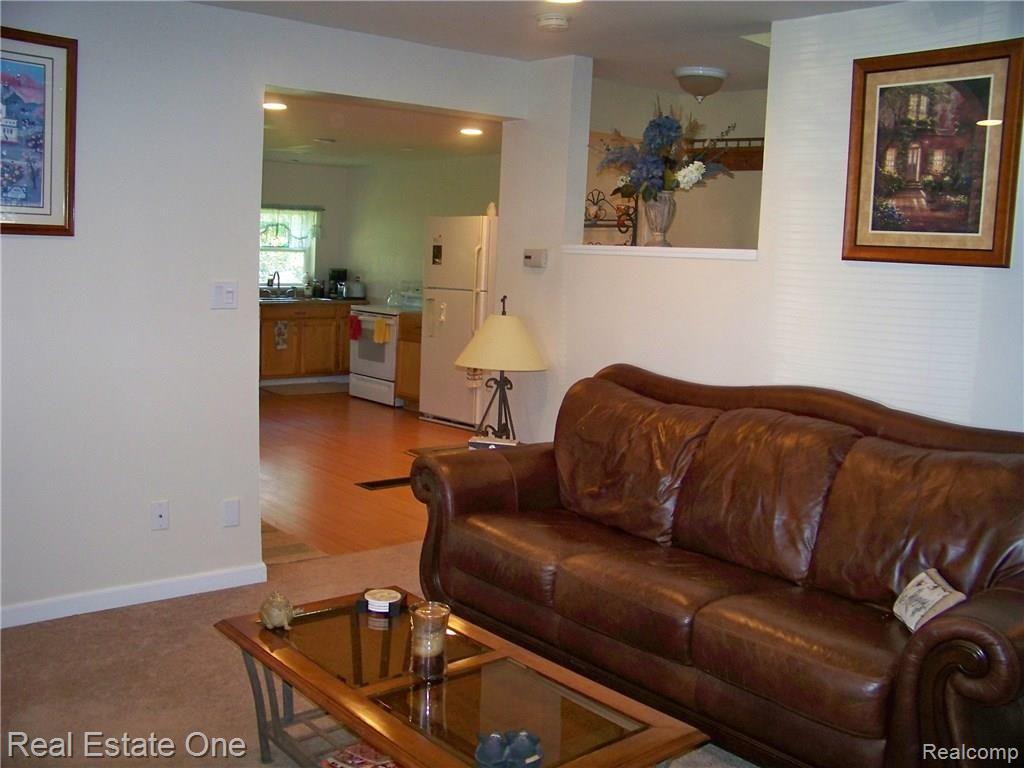 276 North St John Road Highland, MI 48357 - Photo 9 of 30 2013-08-21 10.11
