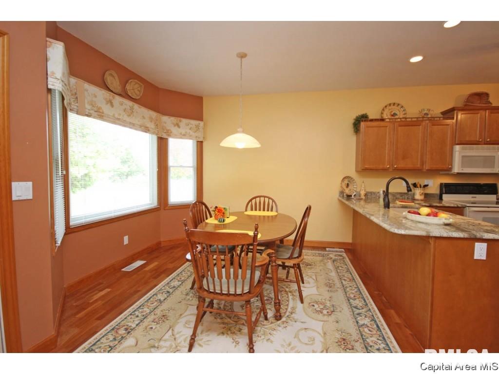 2717 Killarney Road Springfield, IL 62711 - Photo 11 of 34