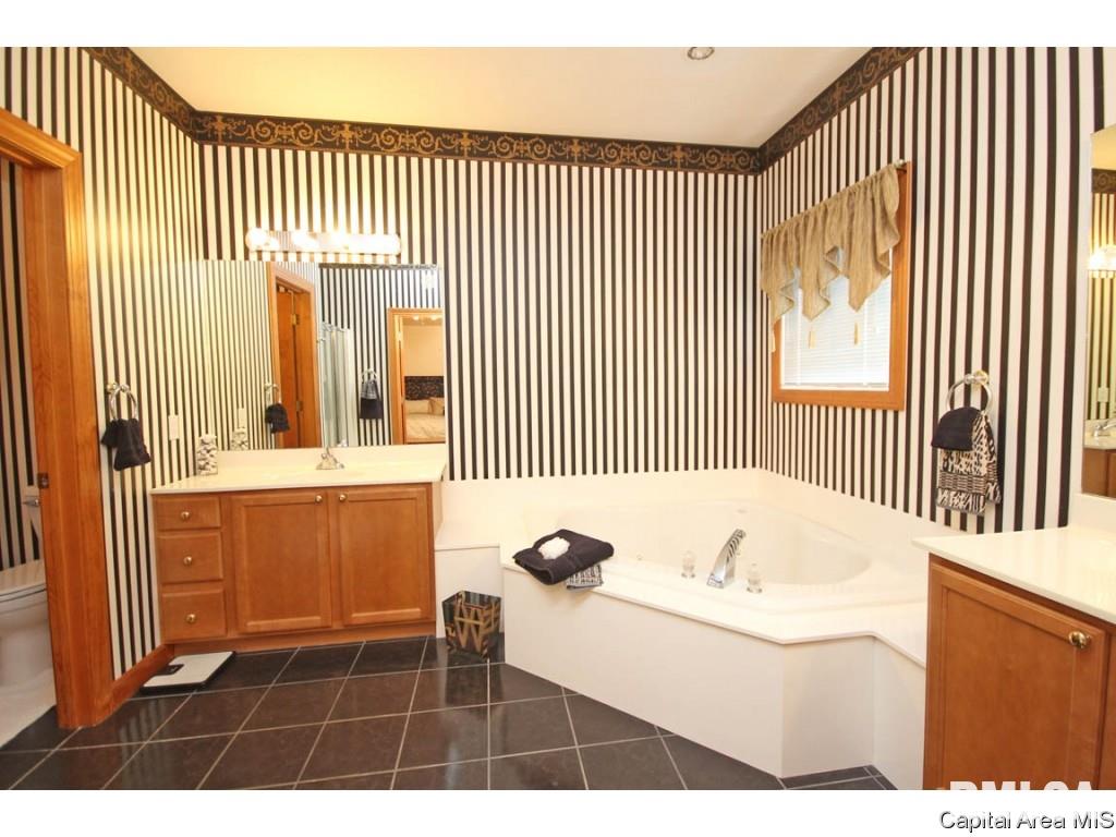 2717 Killarney Road Springfield, IL 62711 - Photo 19 of 34