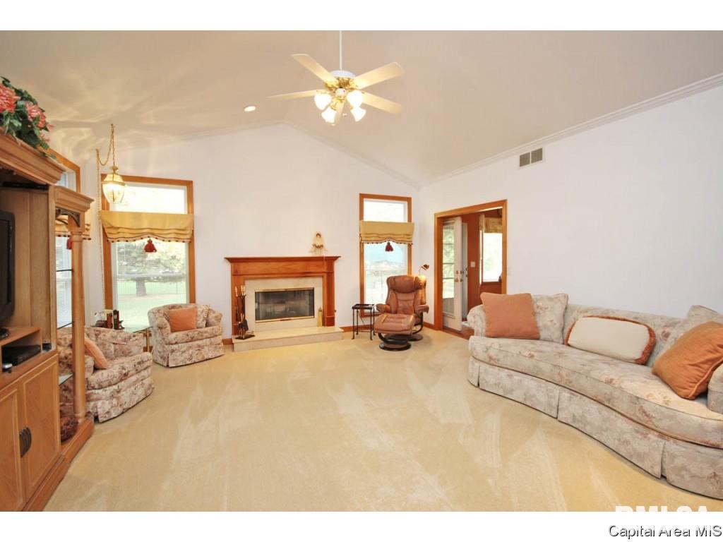 2717 Killarney Road Springfield, IL 62711 - Photo 4 of 34