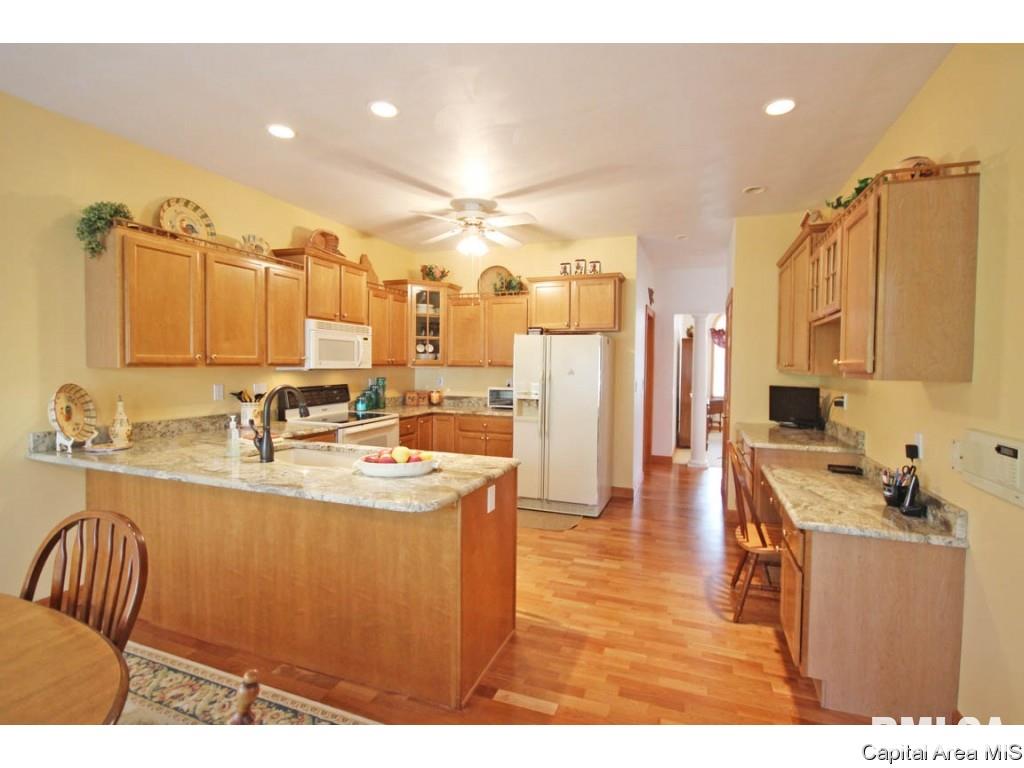 2717 Killarney Road Springfield, IL 62711 - Photo 9 of 34