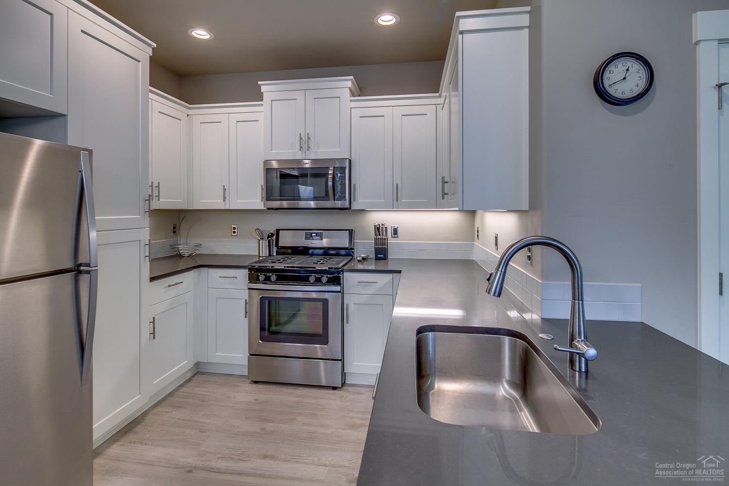 20848 Sotra Loop Bend, OR 97702 - Photo 7 of 25 Gallery Image 7