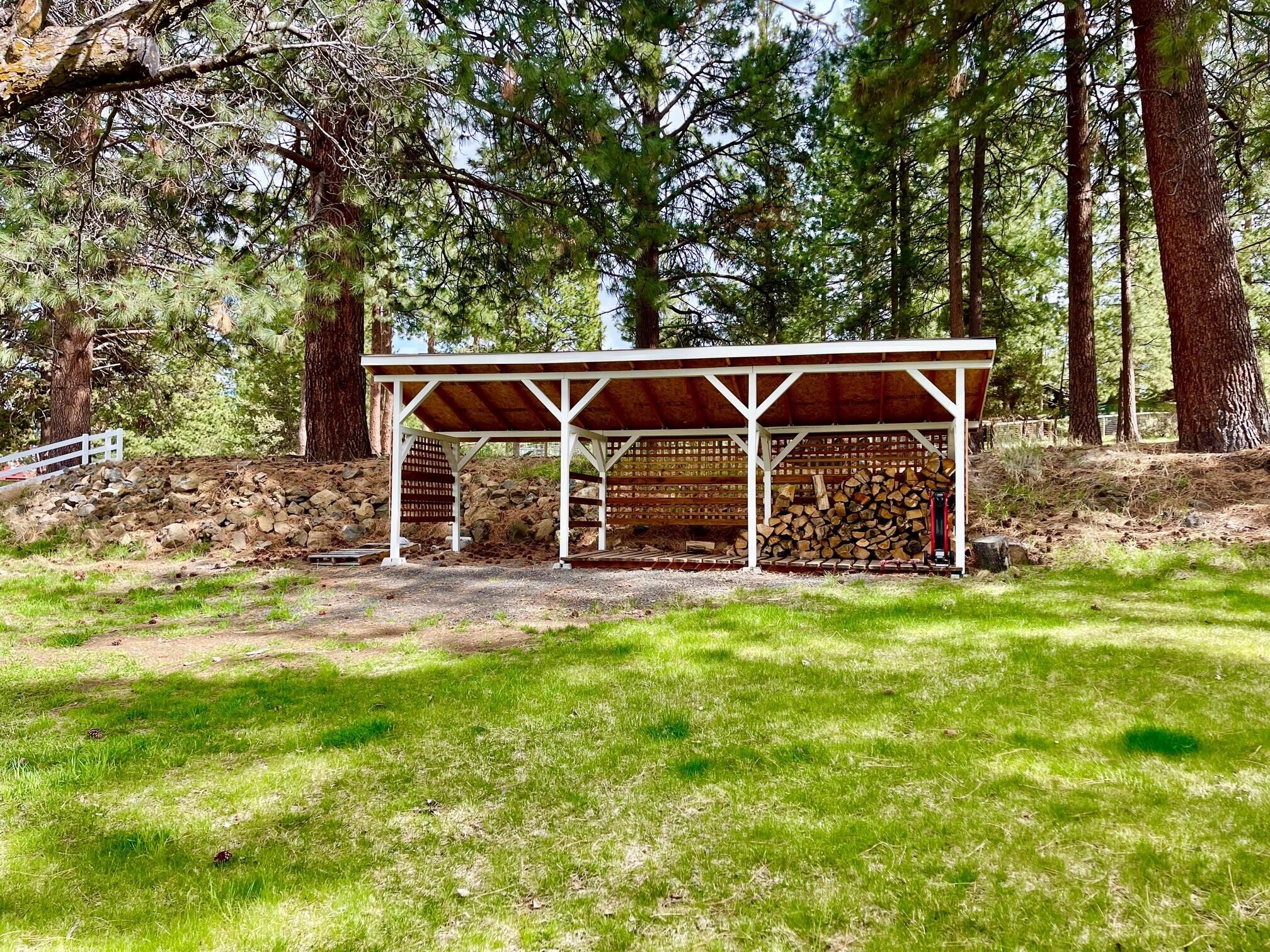 60400 Woodside Road Bend, OR 97702 - Photo 33 of 42 Photo taken in May