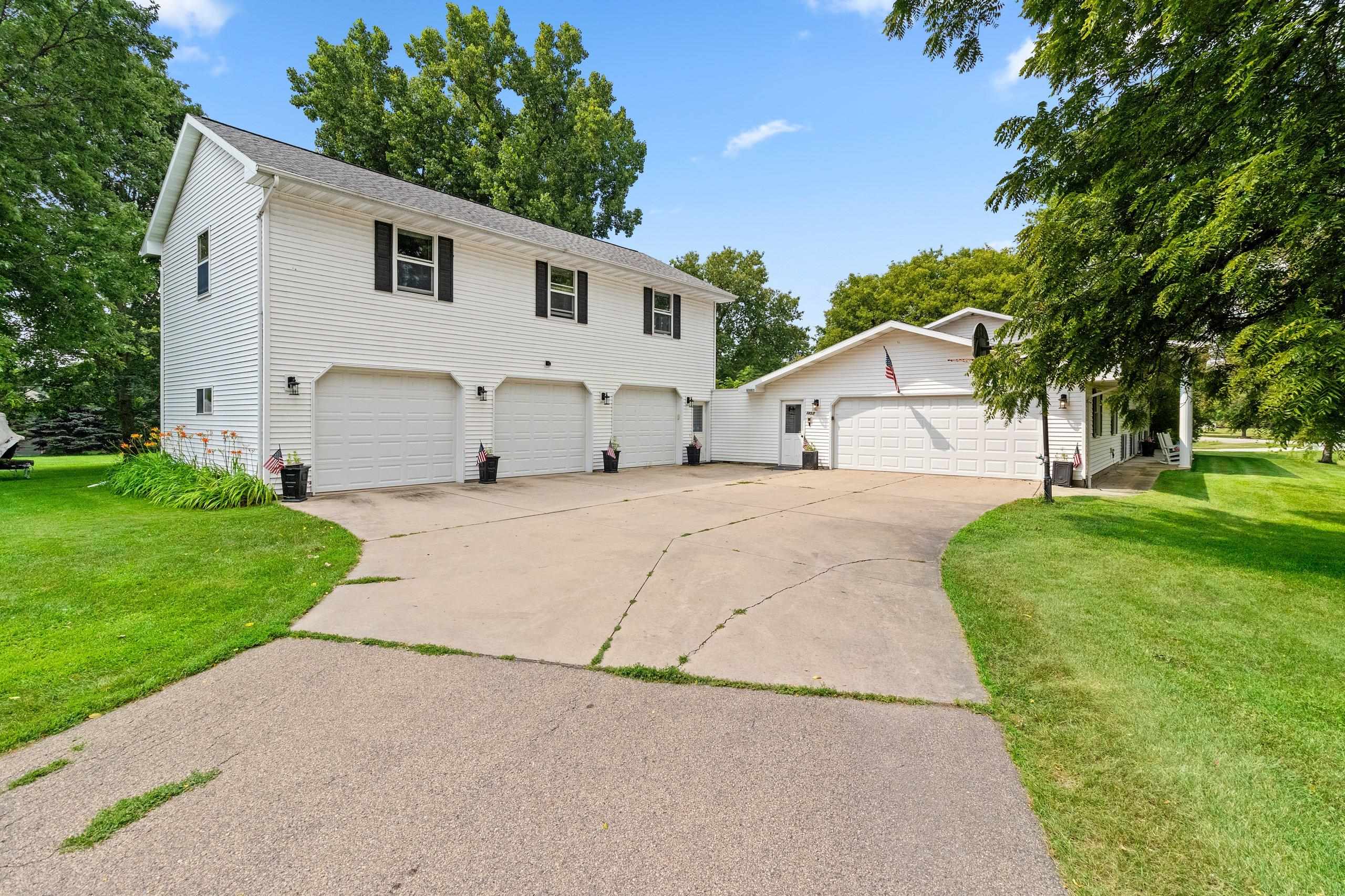 N3857 Breese Way Appleton, WI 54913 - Photo 3 of 72