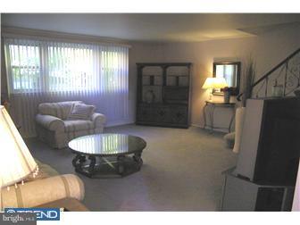 7411 Hill Road Philadelphia, PA 19128 - Photo 2 of 12 Living Room