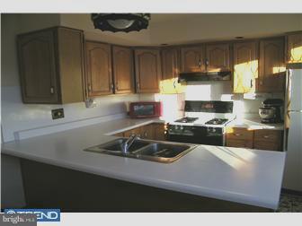 7411 Hill Road Philadelphia, PA 19128 - Photo 4 of 12 Kitchen