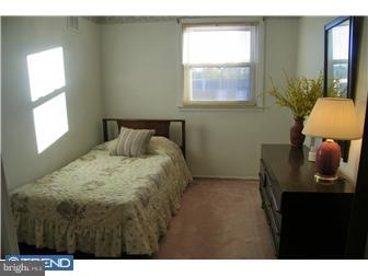 7411 Hill Road Philadelphia, PA 19128 - Photo 10 of 12 Bathroom