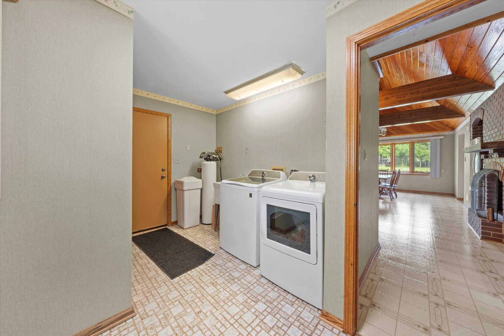 24449 South Klemme Road Crete, IL 60417 - Photo 17 of 21 a utility room with dryer and washer