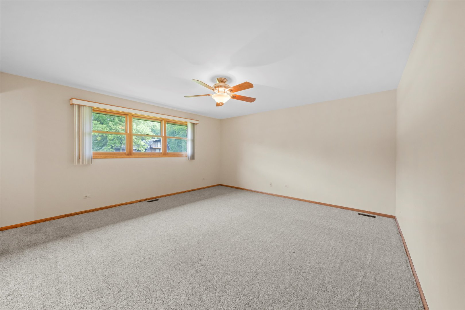 24449 South Klemme Road Crete, IL 60417 - Photo 8 of 21 an empty room with windows