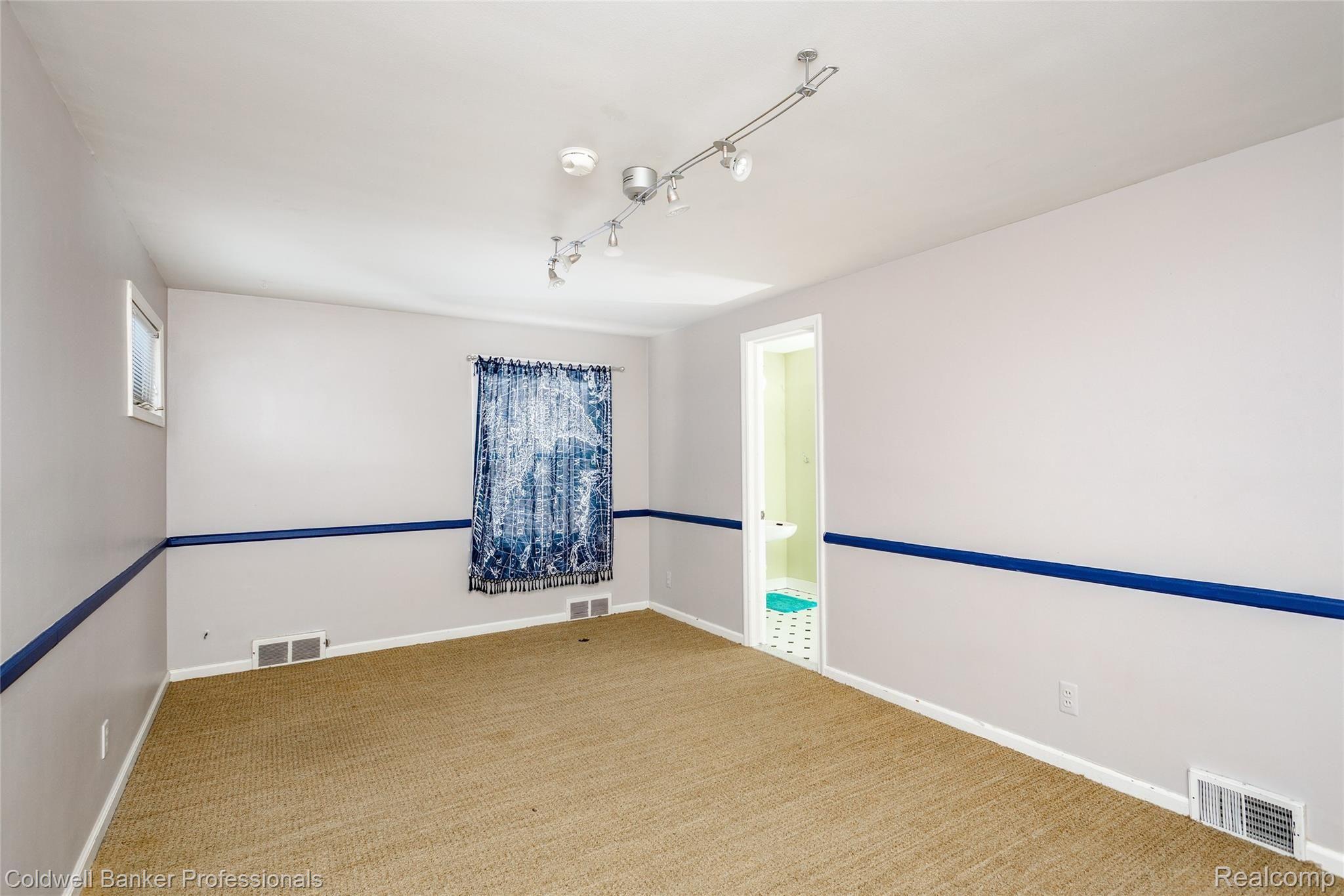 559 Pemberton Road Grosse Pointe, MI 48230 - Photo 39 of 44 559 Pemberton L037.jpg