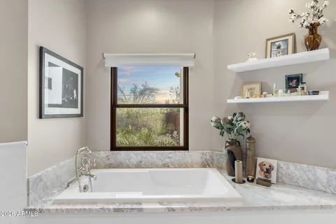 $3,425,000 | 5700 North 33rd Place, Paradise Valley, AZ 85253