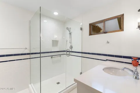 $3,425,000 | 5700 North 33rd Place, Paradise Valley, AZ 85253