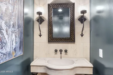 $3,425,000 | 5700 North 33rd Place, Paradise Valley, AZ 85253