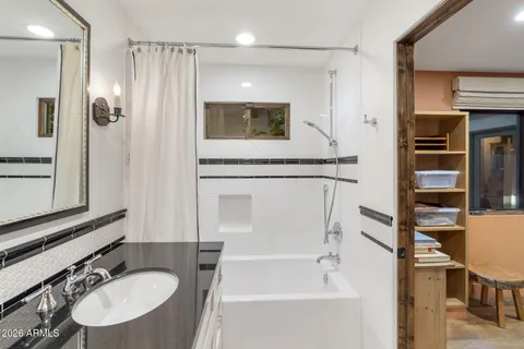 $3,425,000 | 5700 North 33rd Place, Paradise Valley, AZ 85253