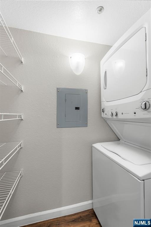 690 Rt 23, Unit 1349 Wayne, NJ 07470 - Photo 10 of 11 a bathroom with a toilet and a mirror